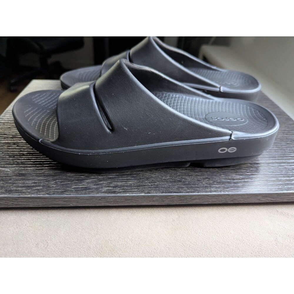 Oofoos Black Comfort Slippers Unisex Size M 9 and W 11 *Near mint*